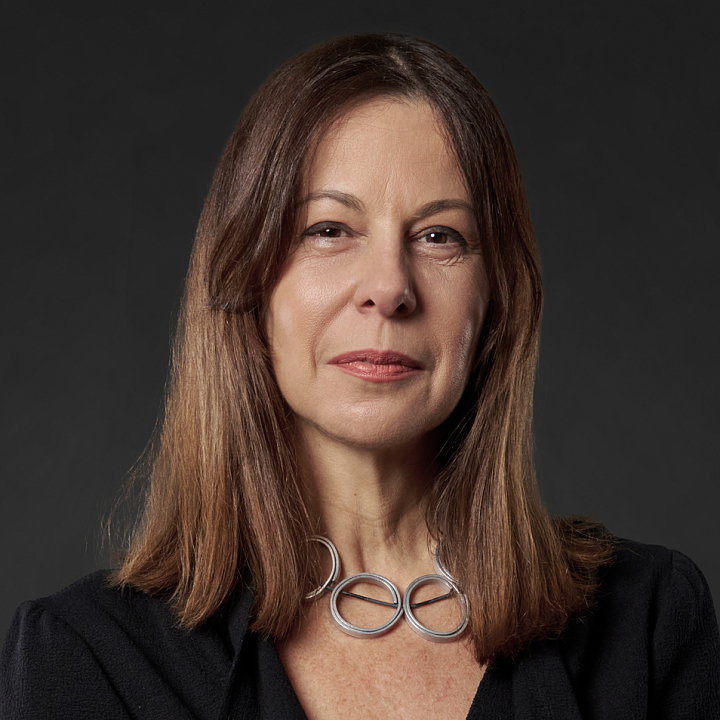 <b>Claudia Polto</b>
da Cunha